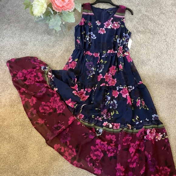 Roz & Ali Dresses & Skirts - Roz & Ali Beautiful Floral Navy and Pink Dress